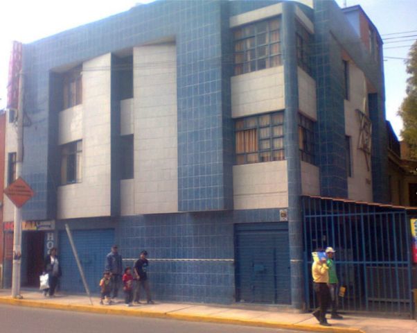 www.hostalcristaldeluna.mex.tl 
 Av. Independencia 1307  esquina con Victor Lira Nº 300 - 302 Arequipa -16.407177, -71.530628